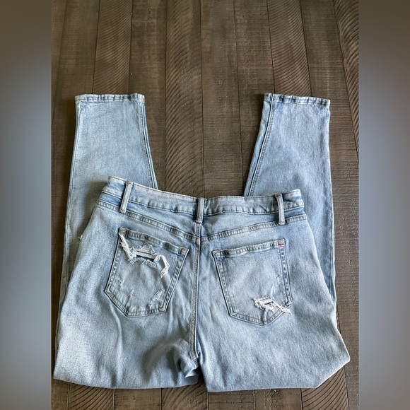 Edgely High Rise Mom Jeans Women’s Size 14 Regular Light Wash Distressed Button - Picture 8 of 8